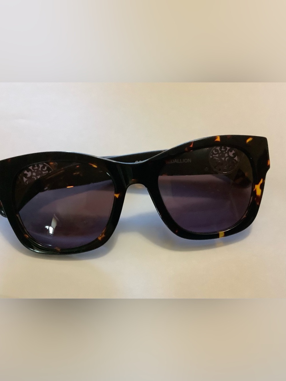 Brighton Contempo medallion sunglasses tortoise shell silver filigree.zz